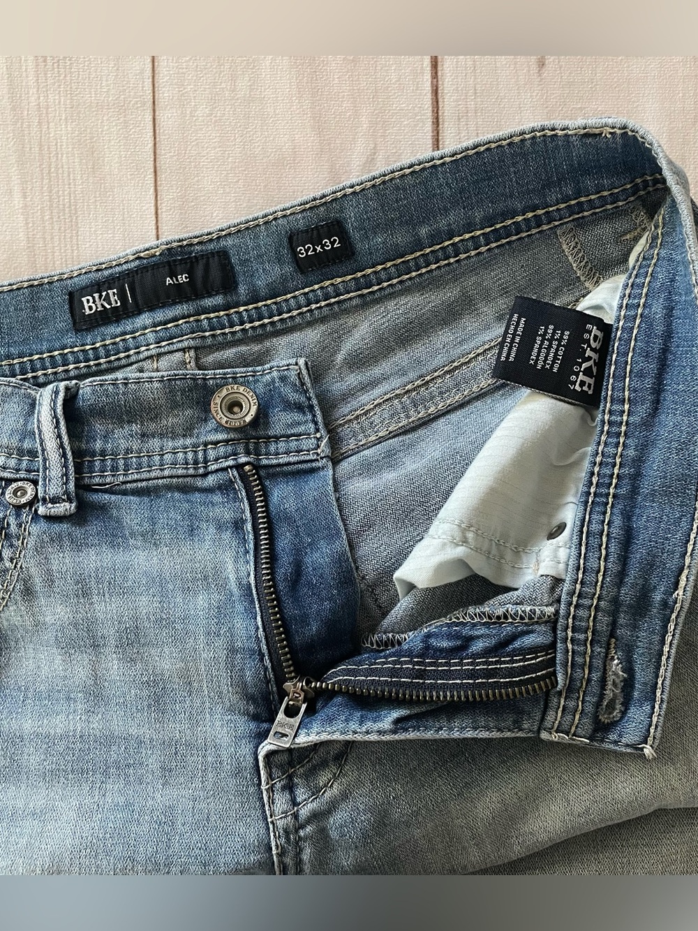 BKE Alec Jeans Men’s 32x32 (actual 32x26) Hemmed Whiskering Distressed Casual - Picture 12 of 16